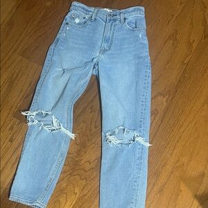 Abercrombie & Fitch Distressed The Mom Jeans, size 24S (00S)